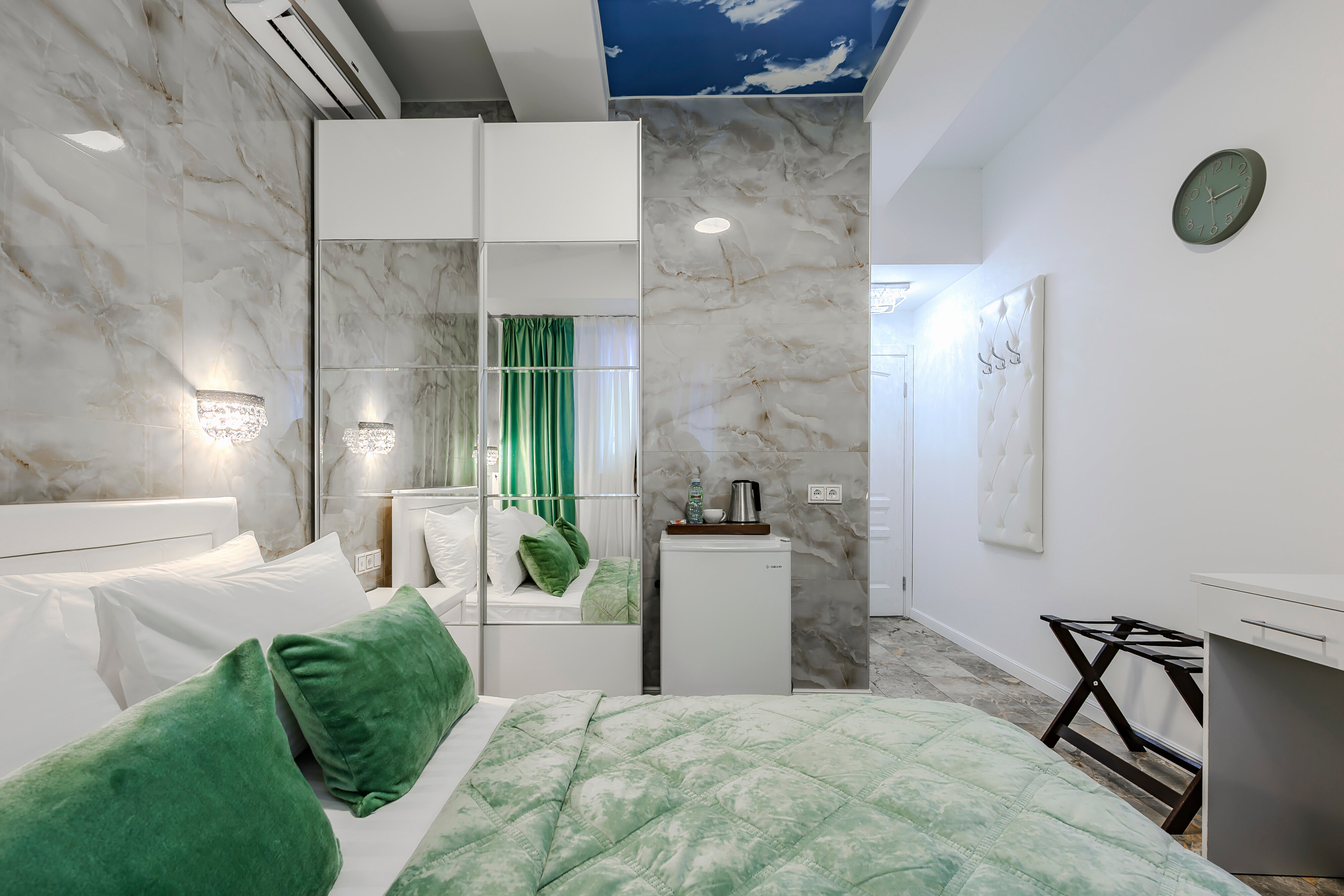 Эконом улучшенный с имитацией окна