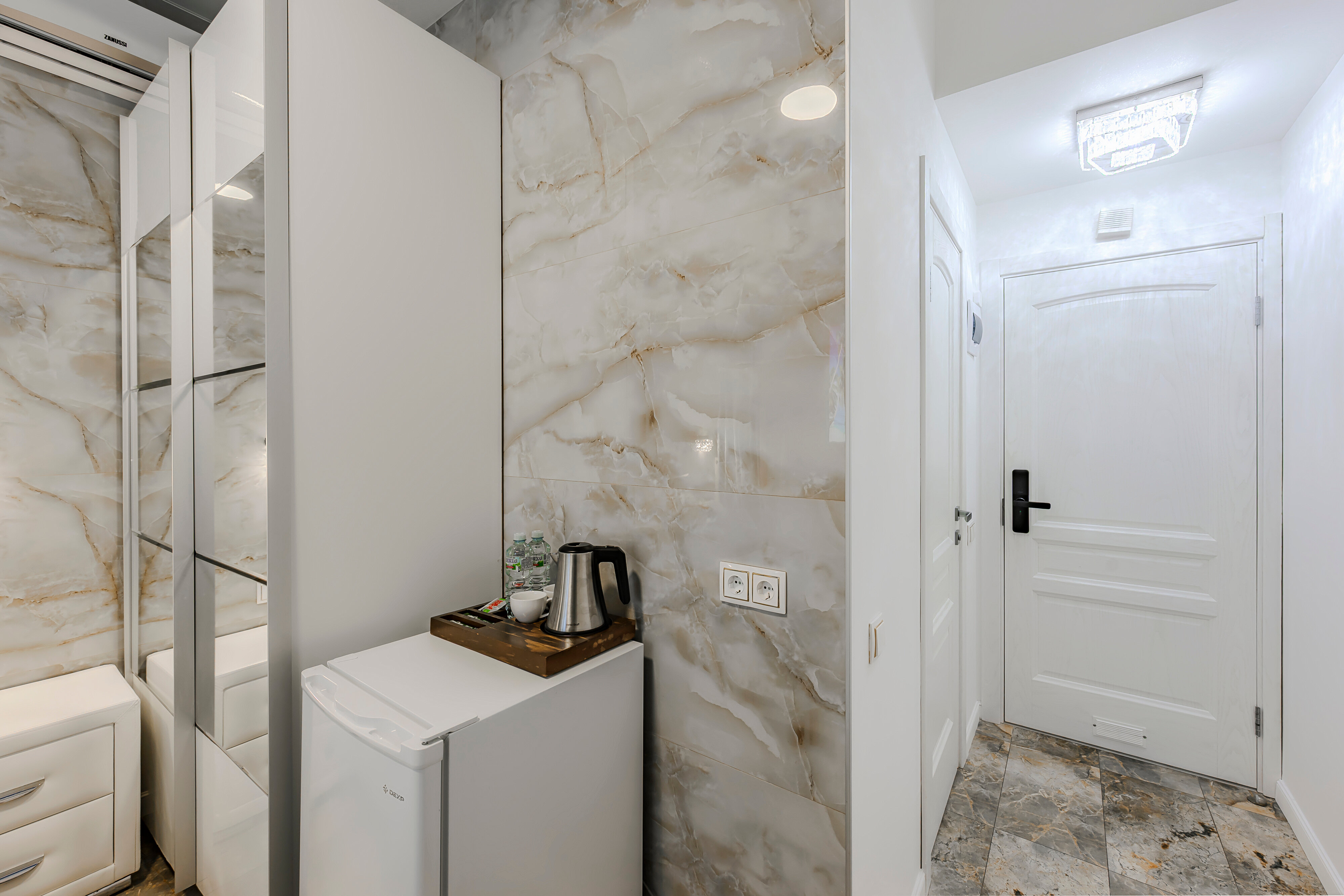 Эконом улучшенный с имитацией окна