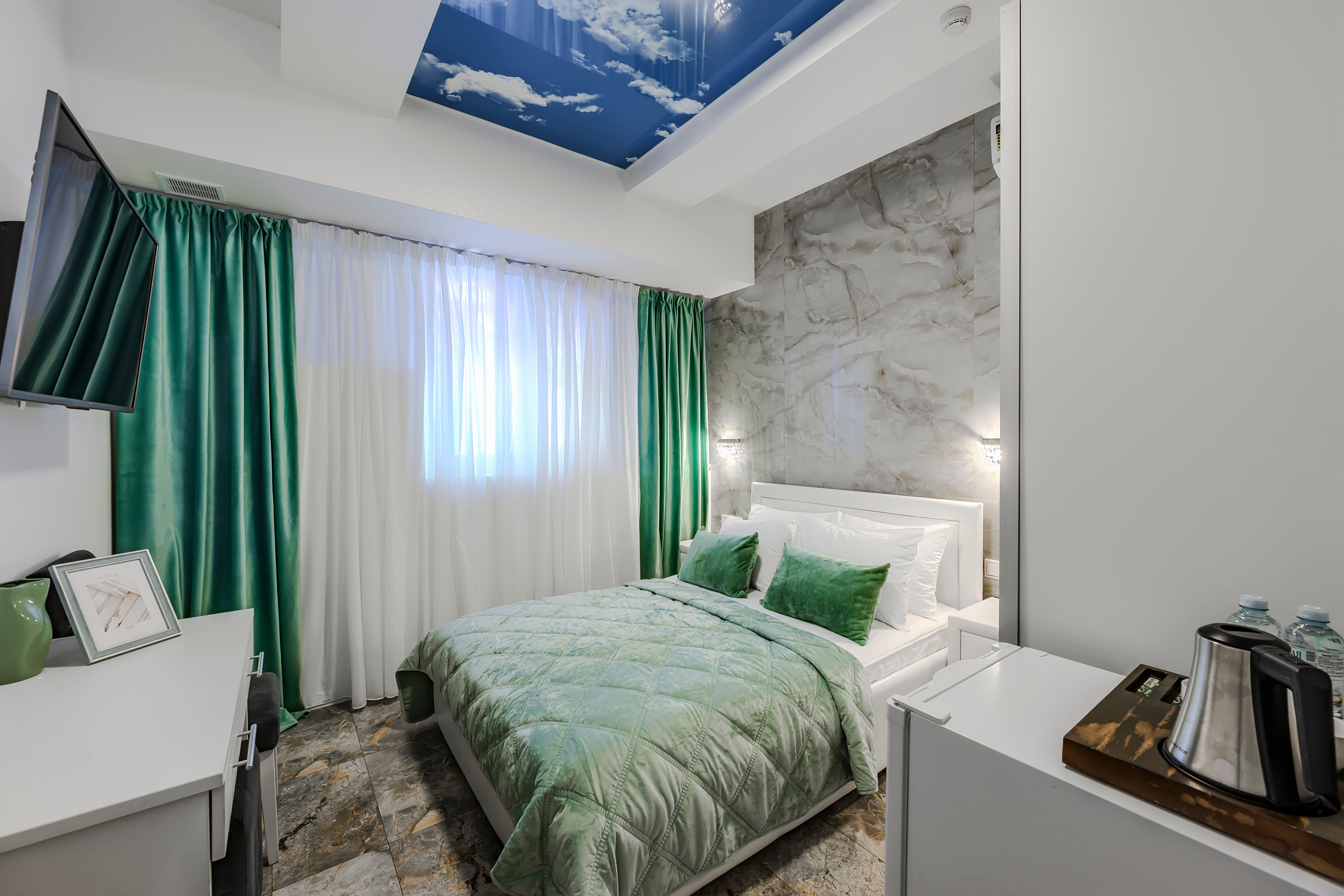 Эконом улучшенный с имитацией окна