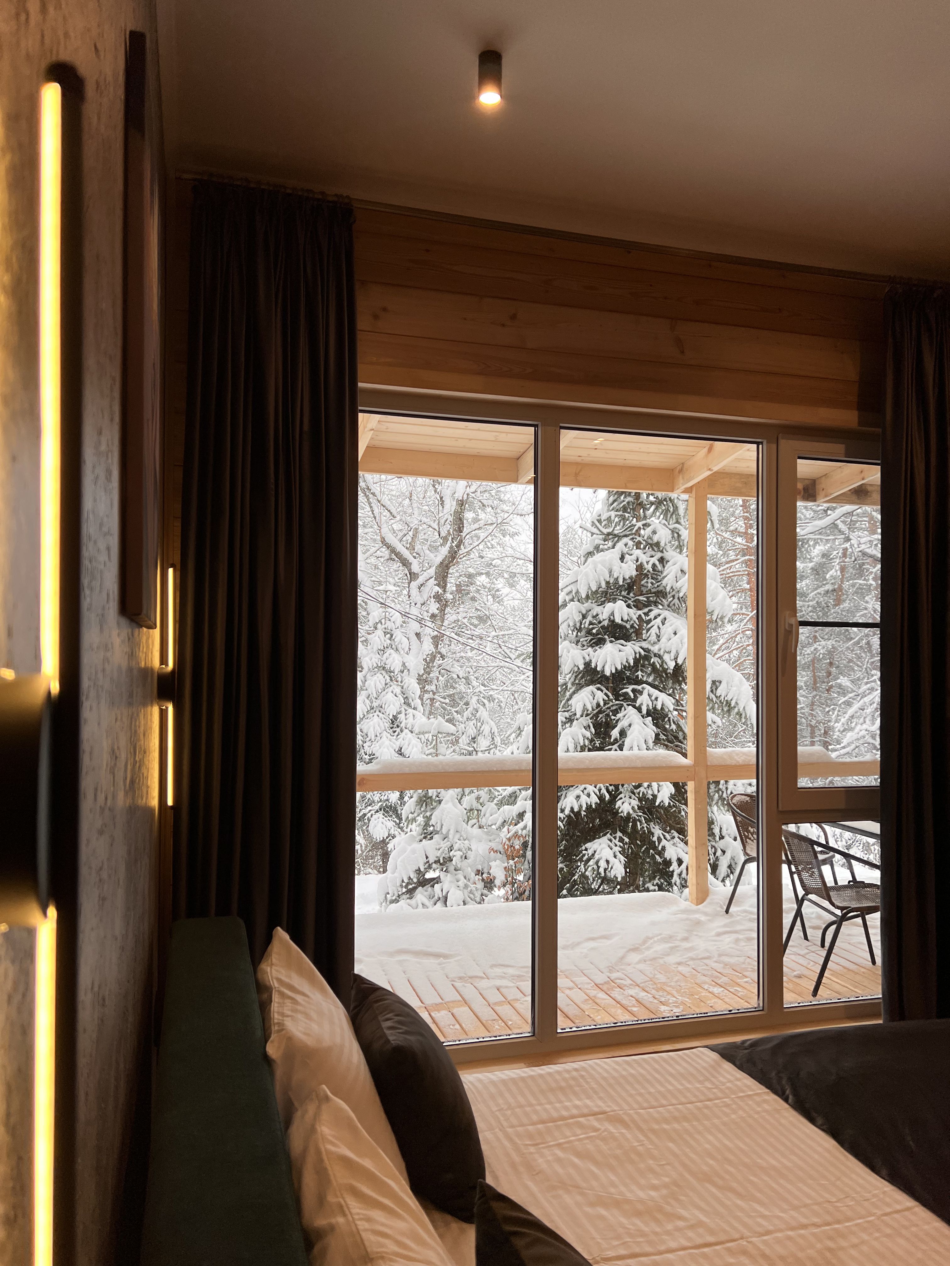 Четырёхместный люкс с террасой и мангальной зоной