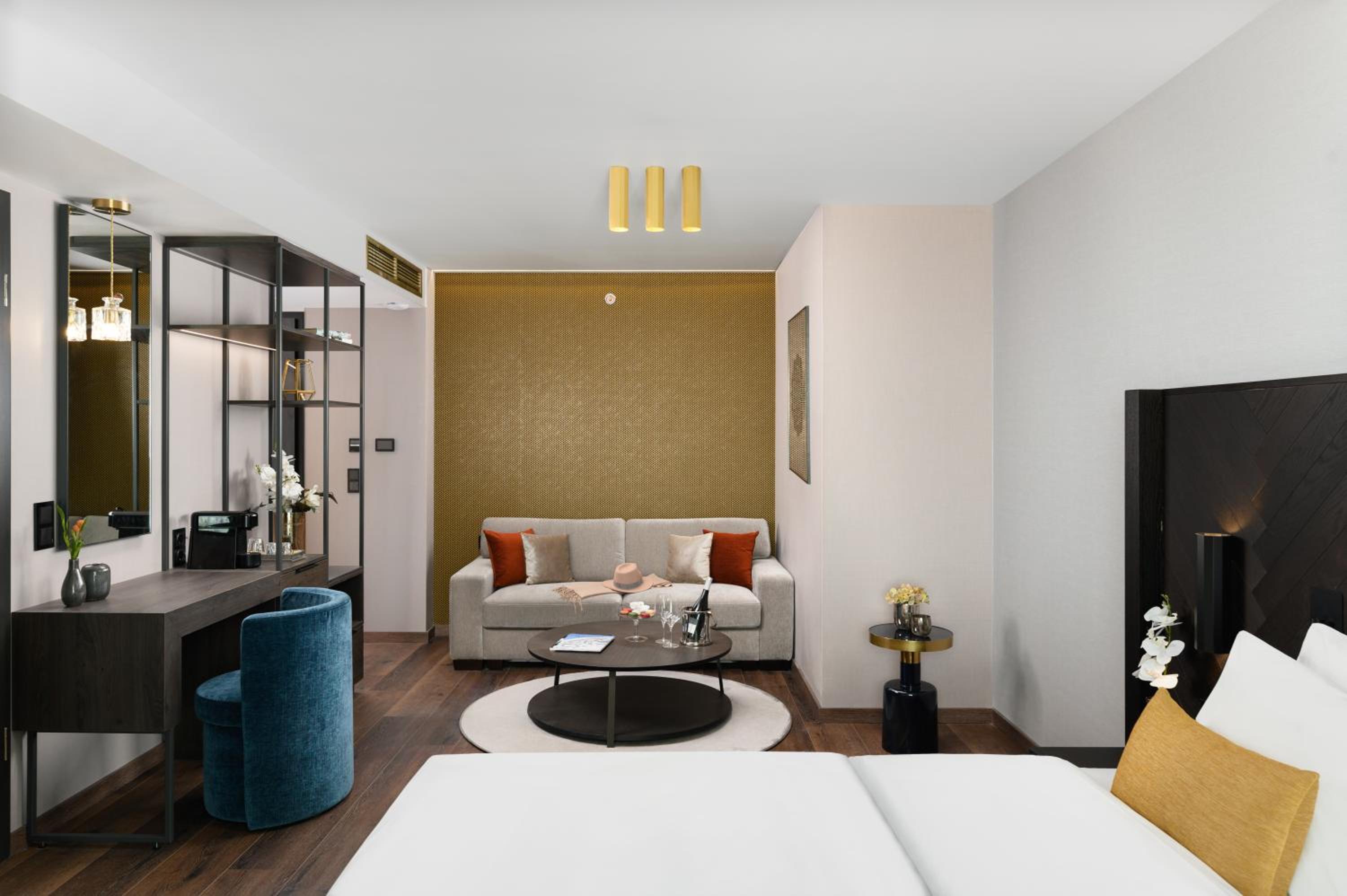Deluxe Connecting room