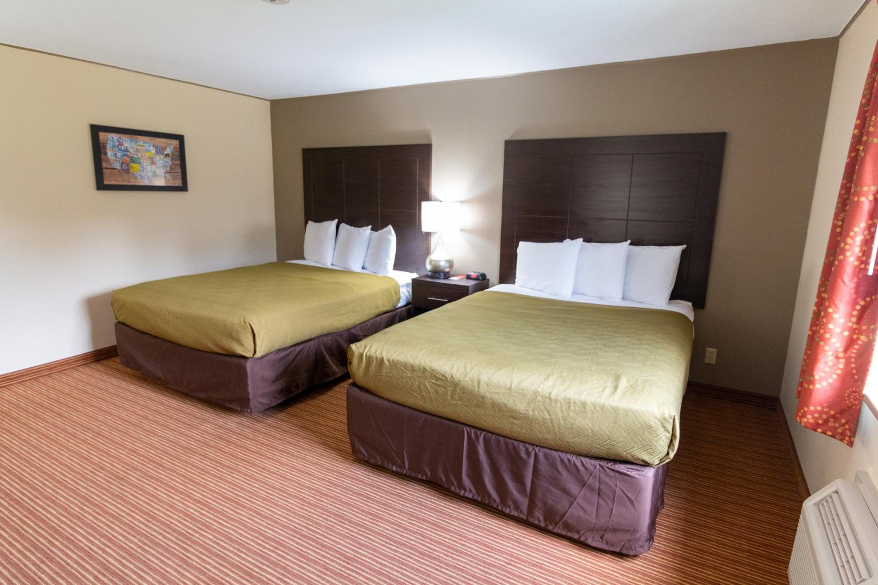 Queen Room With Two Queen Beds - Non-Smoking