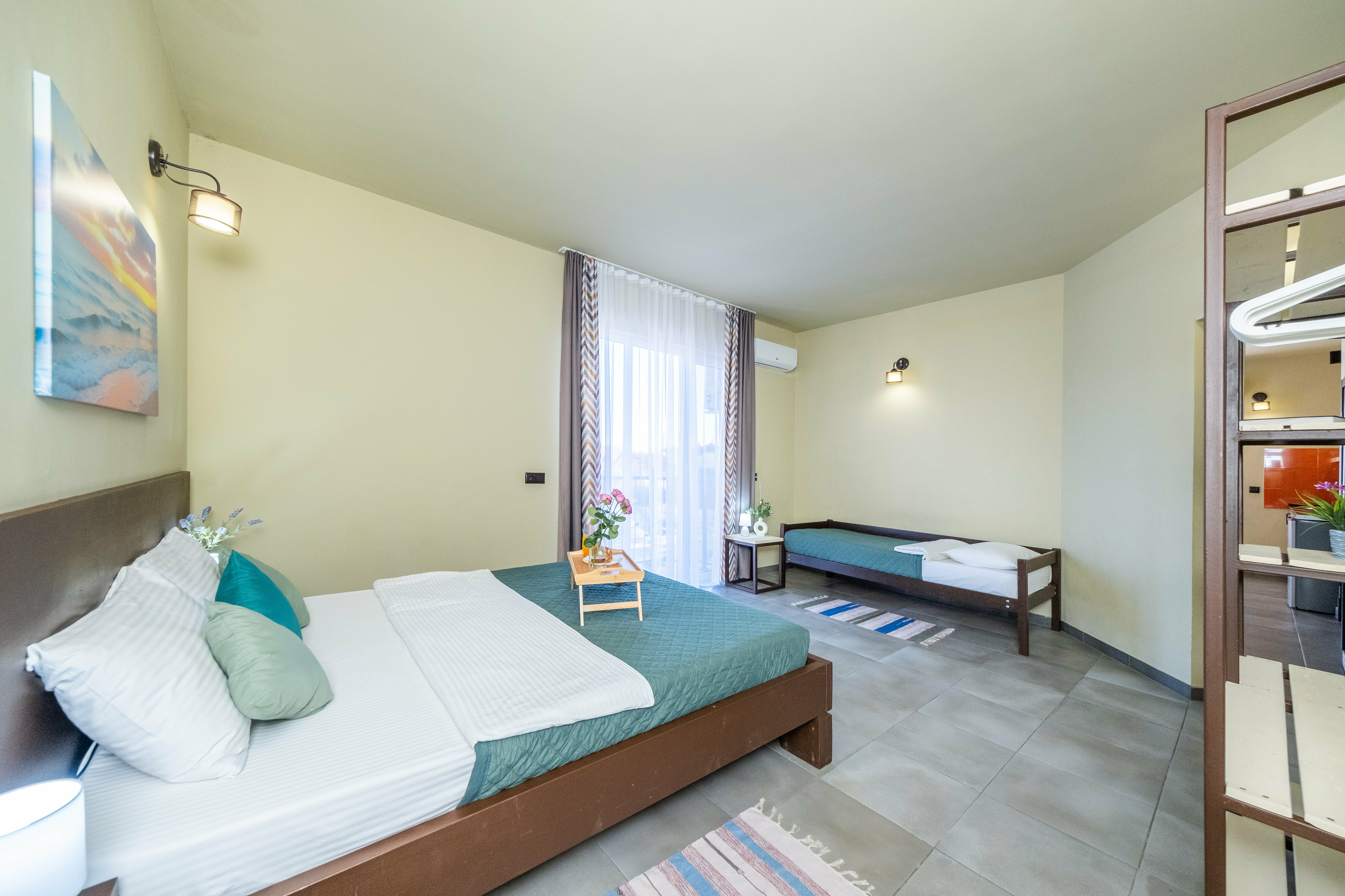 Cемейный номер с собственной ванной комнатой