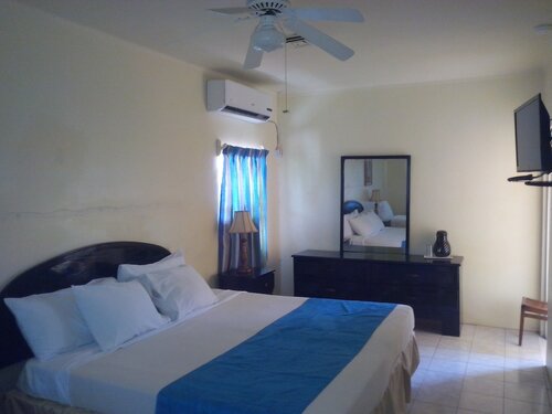 Deluxe Room with Air Conditioning в Casa Maria Hotel