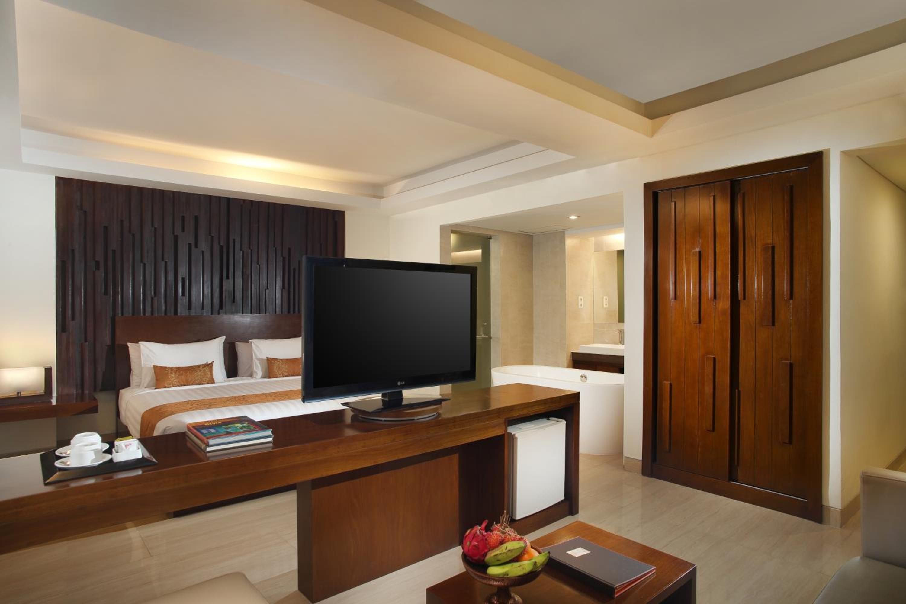 Honeymoon King Suite