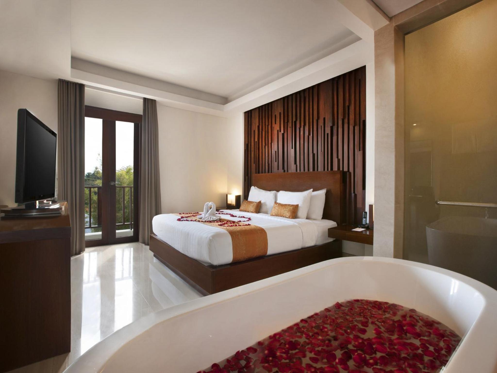 Honeymoon King Suite