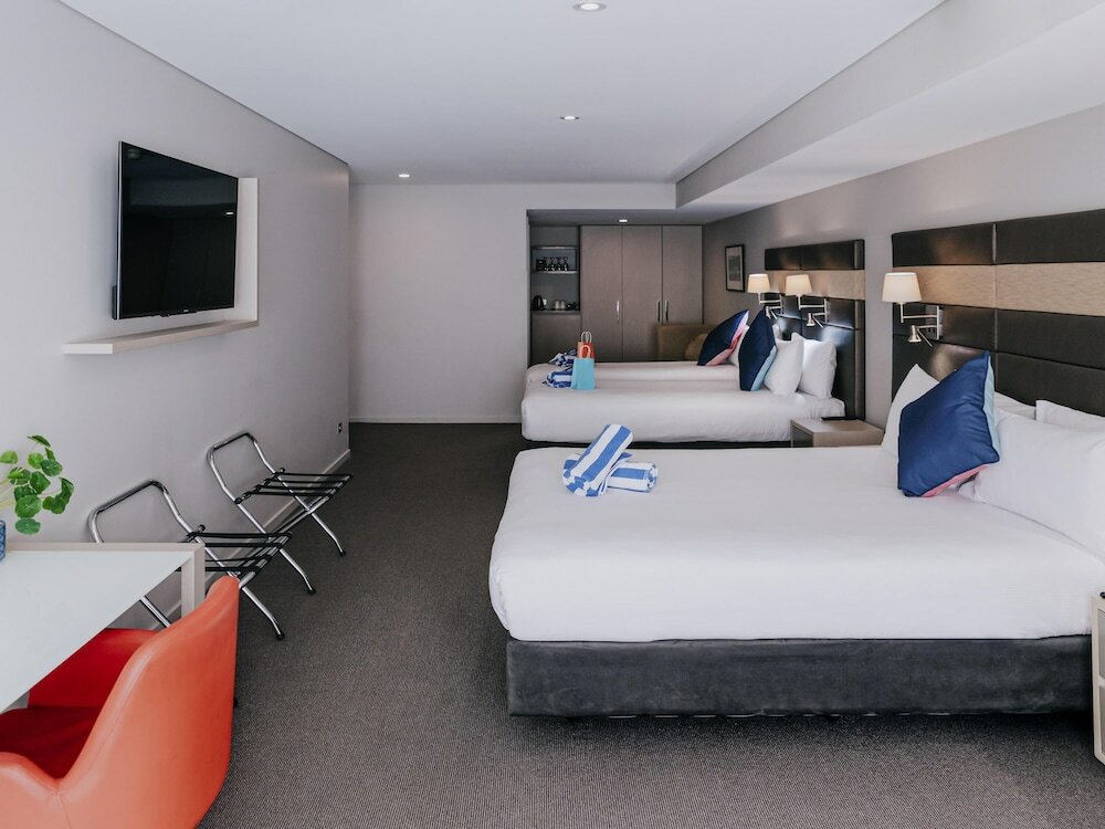 Superior Family Accessible Room, 1 Queen and 2 Single Beds