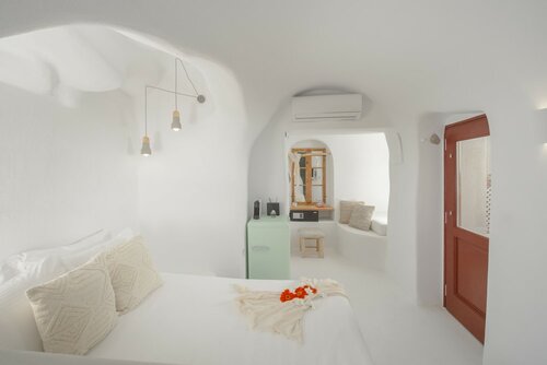 Полулюкс, гидромассажная ванна (Indoor, Cave Suite) в Nano Suites