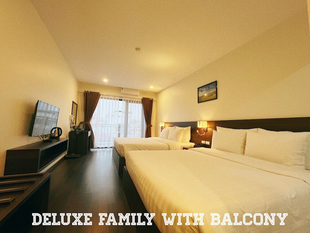Family Room, 2 Queen Beds, Balcony, City View