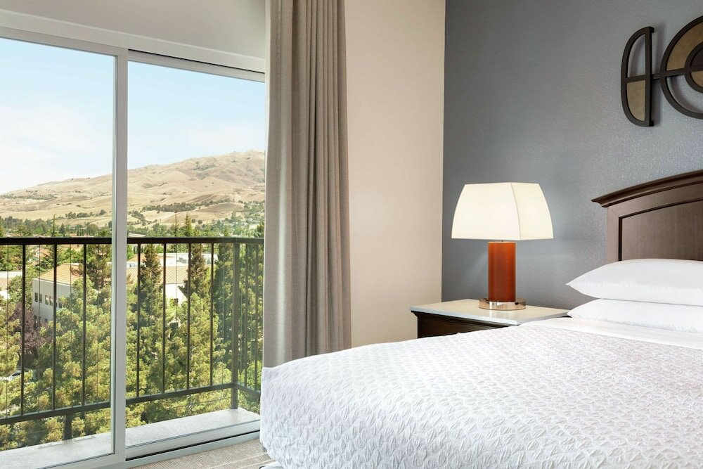 Room, 2 Queen Beds, Mountain View