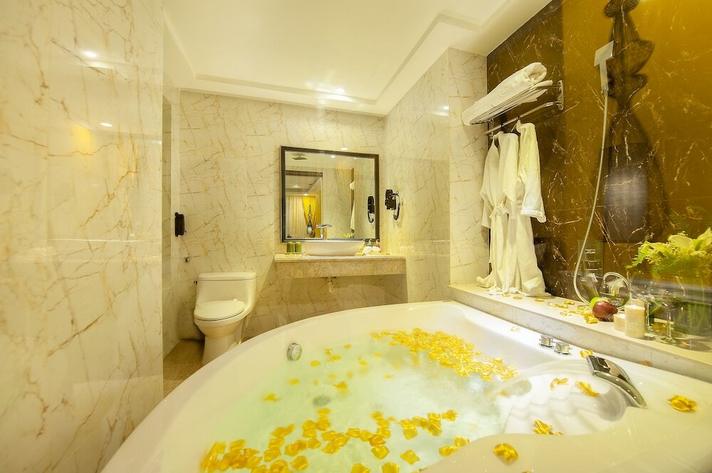 Suite, City View
