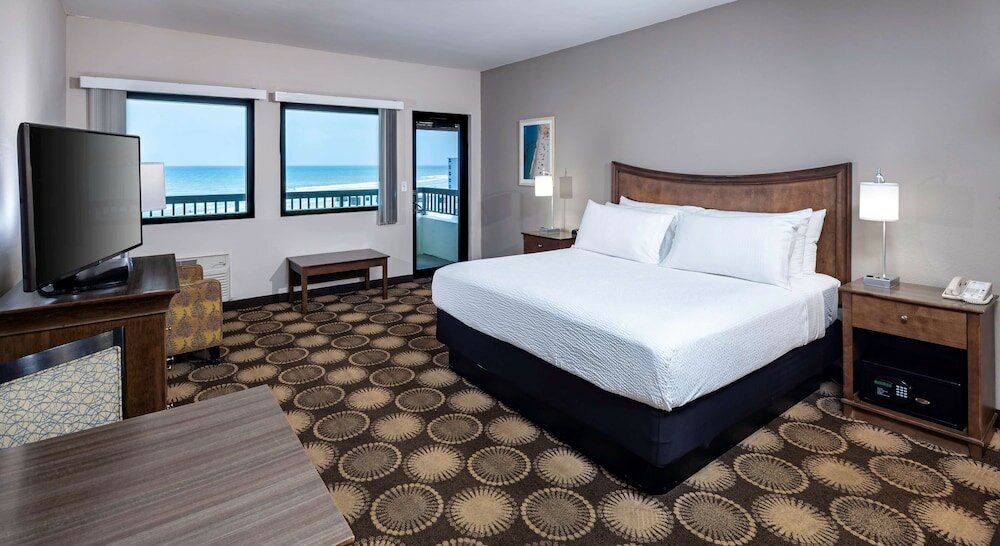 Standard Room, 1 King Bed, Accessible, Refrigerator & Microwave