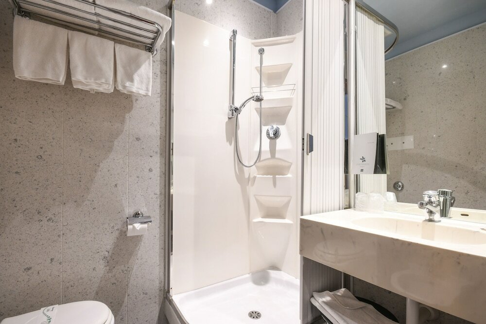 Family Room, Connecting Rooms