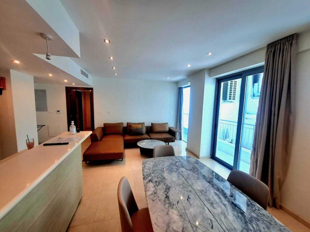 Luxury Apartment, 2 Bedrooms, Balcony