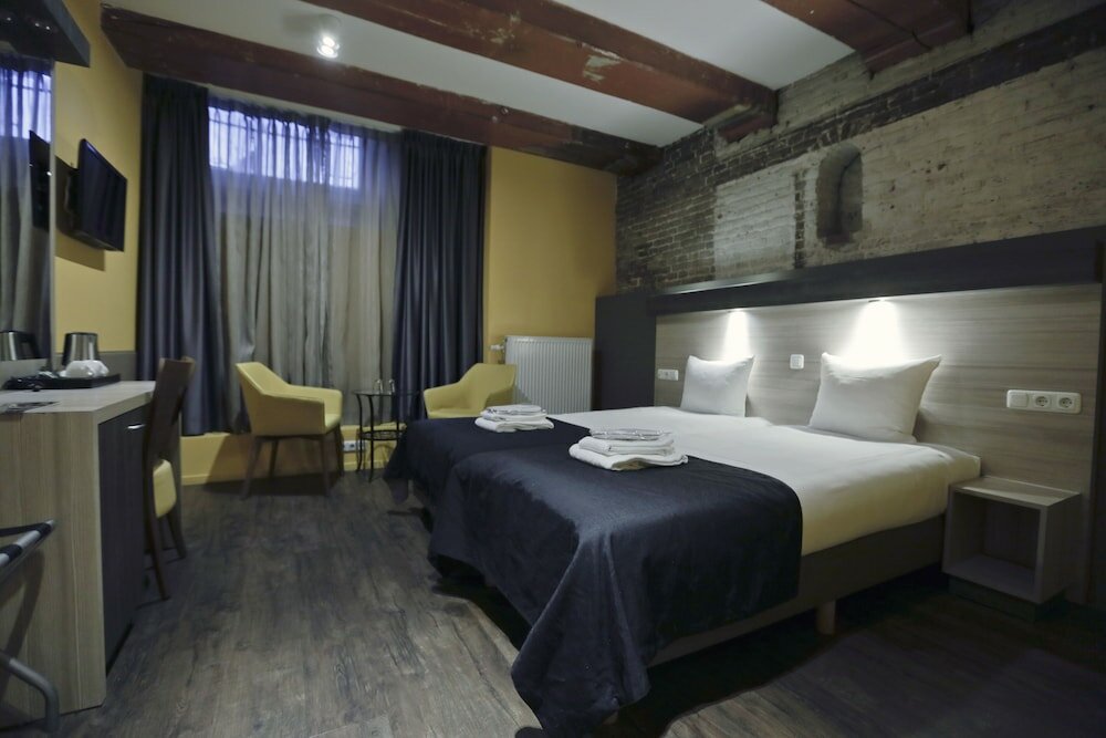 Standard Twin Room (Basement Room, 2 Twin Beds)
