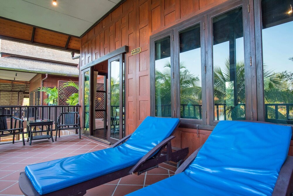 Sukhothai Lake Suite