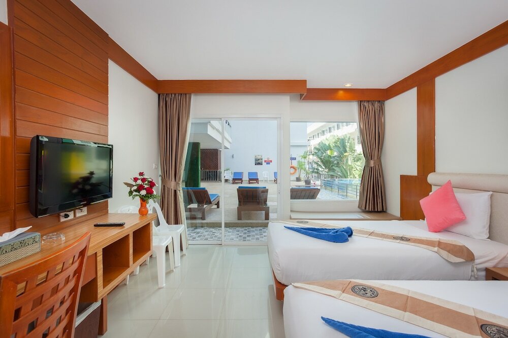 Deluxe Room, Pool Access