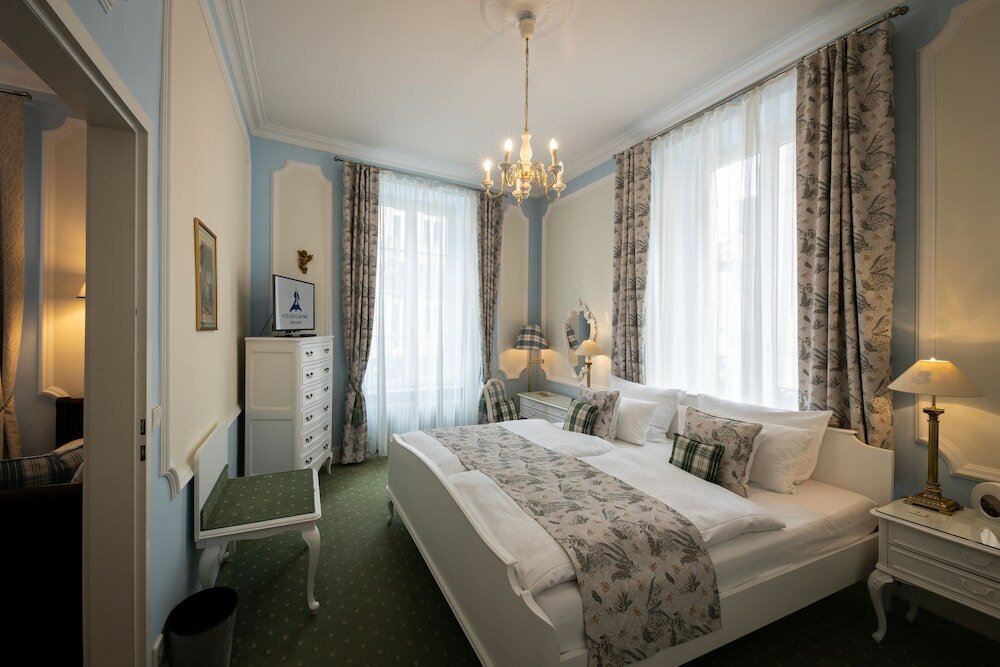 Suite, City View