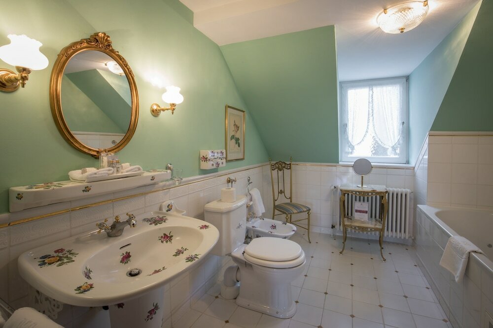Suite, City View