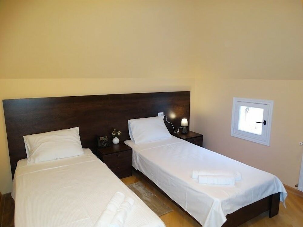 Basic Twin Room (403)