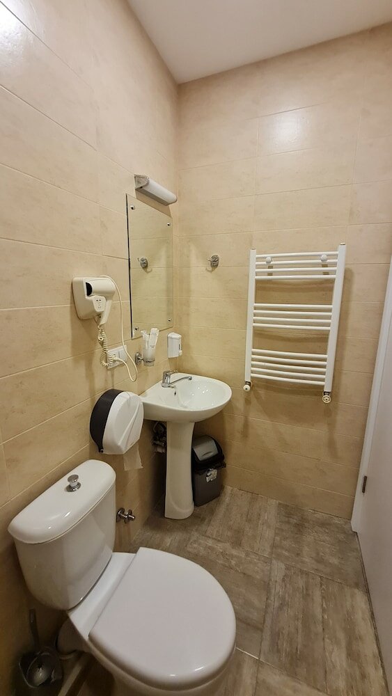 Basic Twin Room (403)