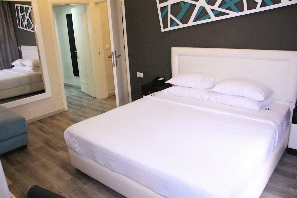 Executive Suite, City View