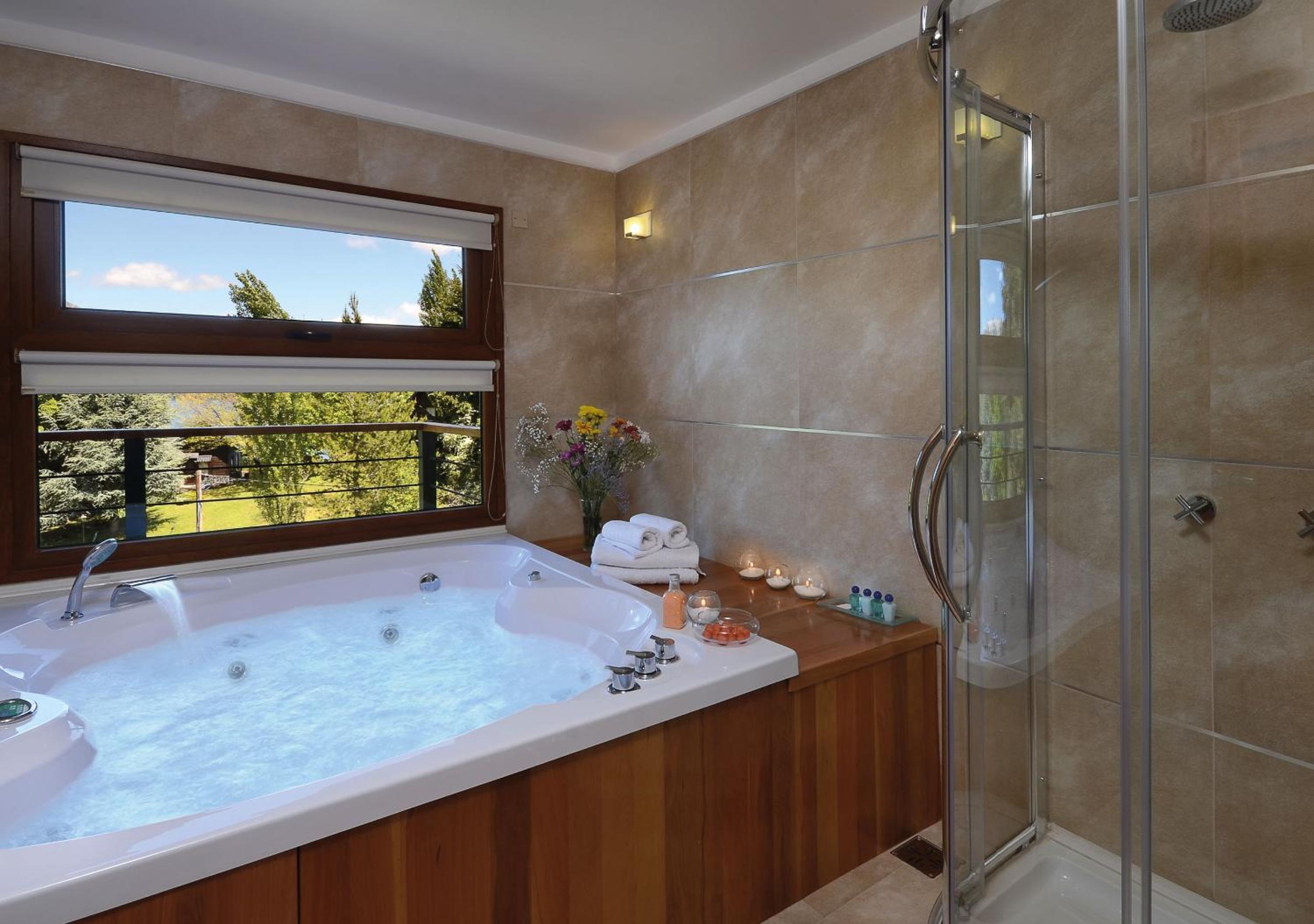 Deluxe Suite with Spa Bath