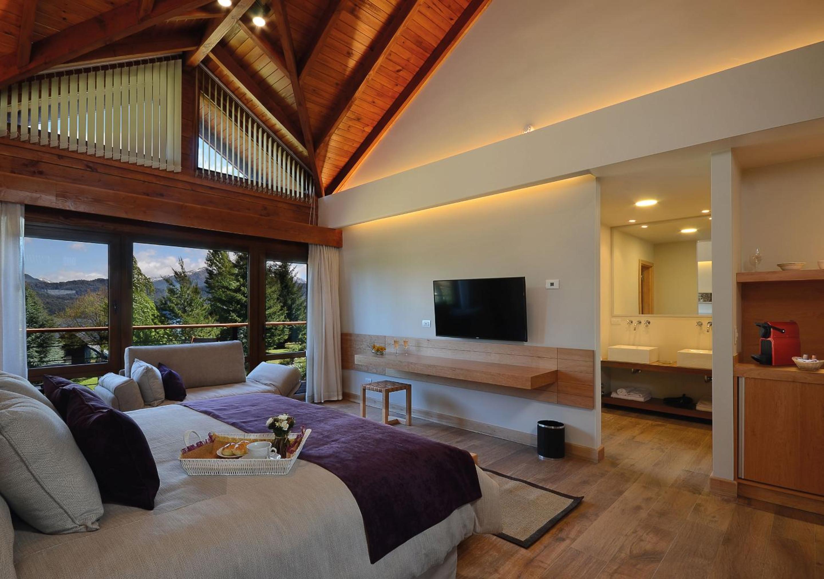 Deluxe Suite with Spa Bath