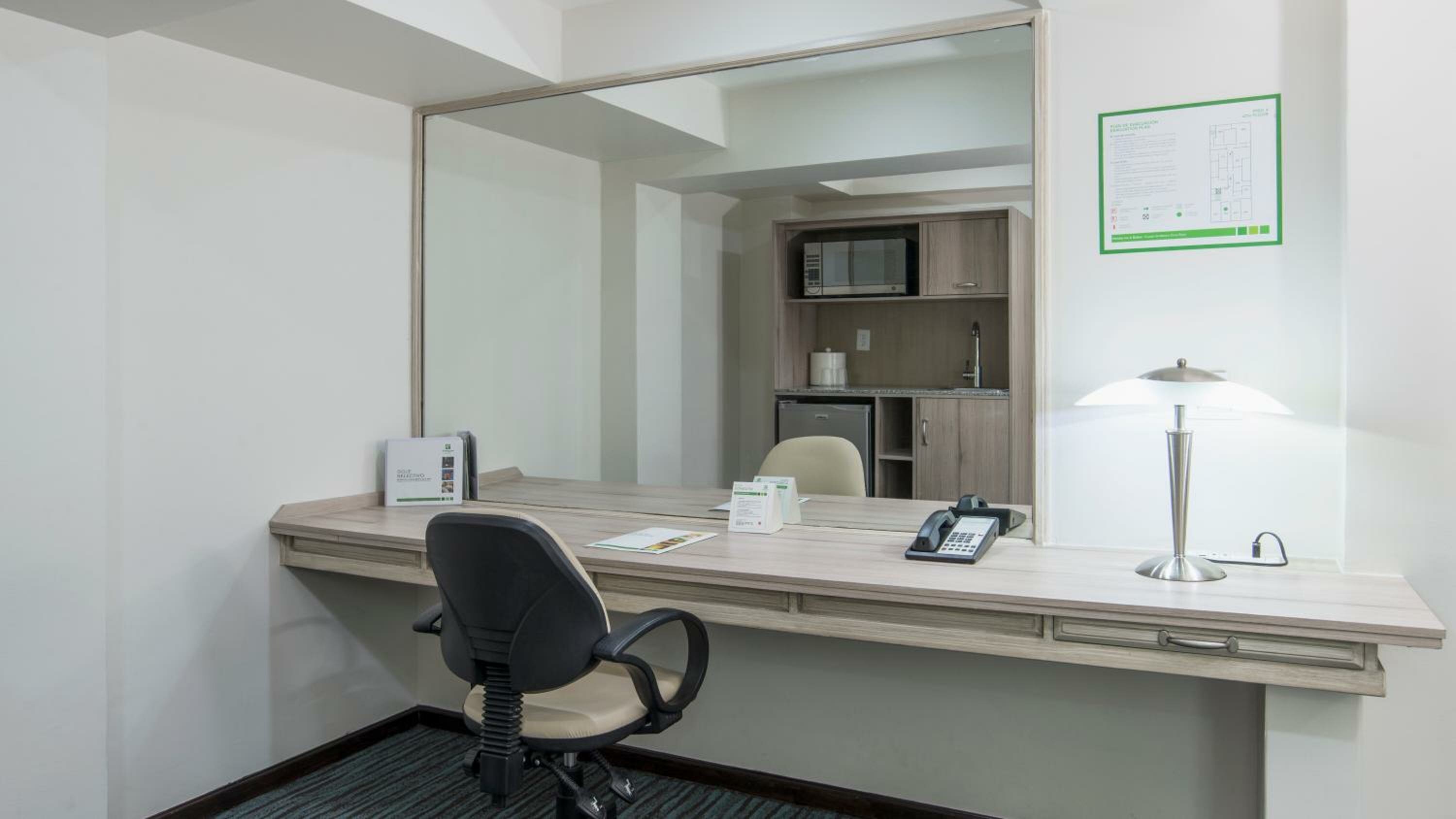 Executive Suite - Non-Smoking