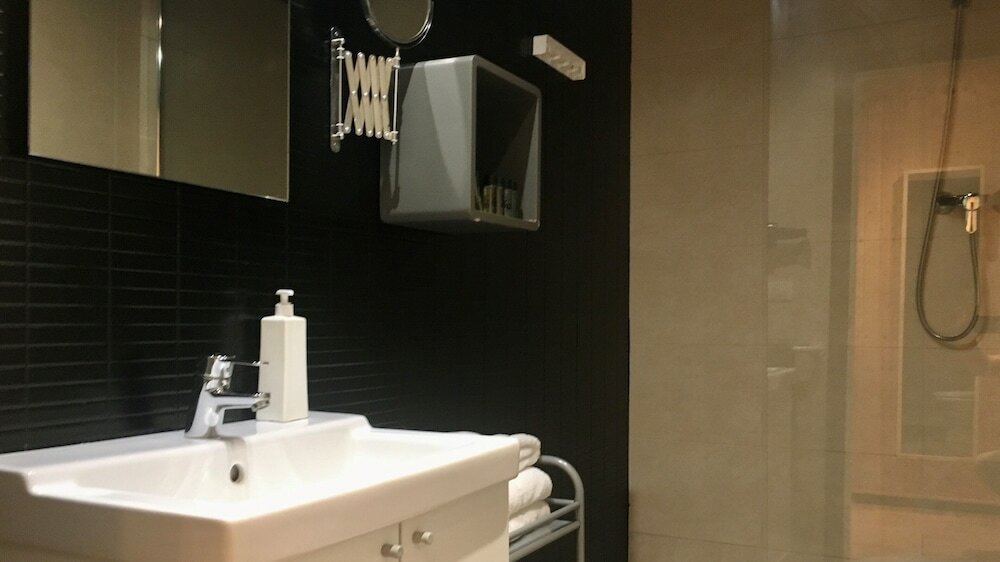 Double Room, 1 Queen Bed, Private Bathroom