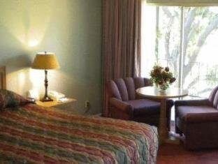 Room with Two Queen Beds Nonsmoking