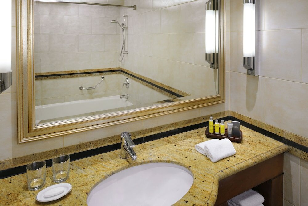 Executive Suite, 1 King Bed, Balcony