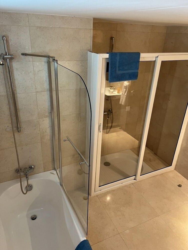 Luxury Apartment, 2 Bedrooms, Balcony, Sea View