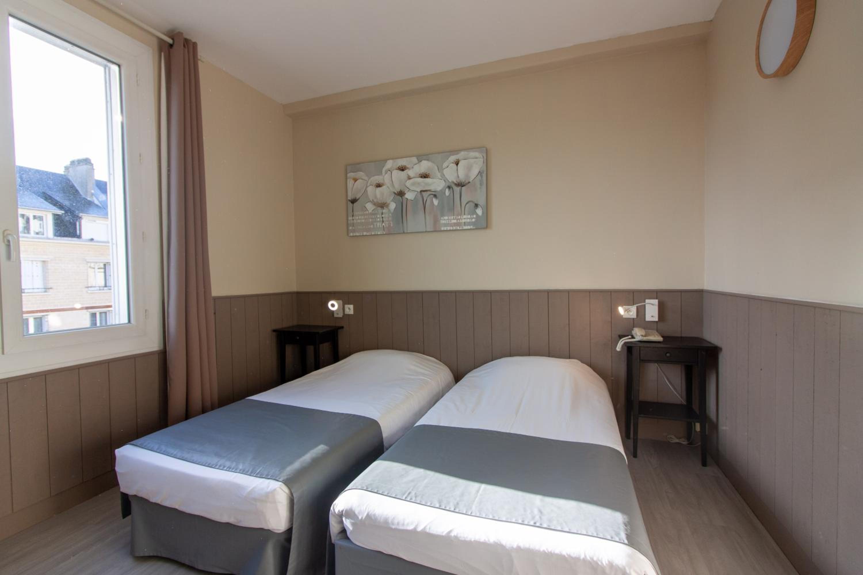 Twin Room with Port View