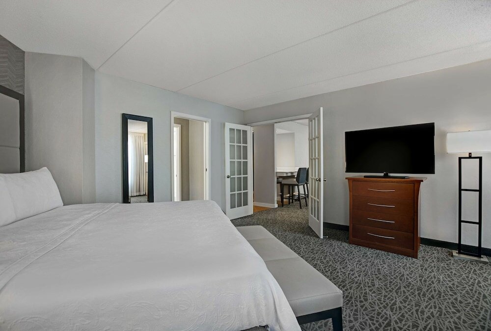 Suite, 1 King Bed, Non Smoking