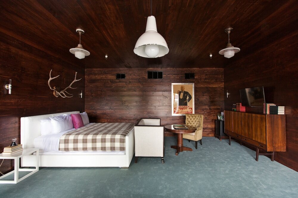 Superior Suite, 1 King Bed, Bathtub