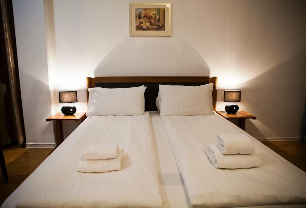 Double Room (Petite)