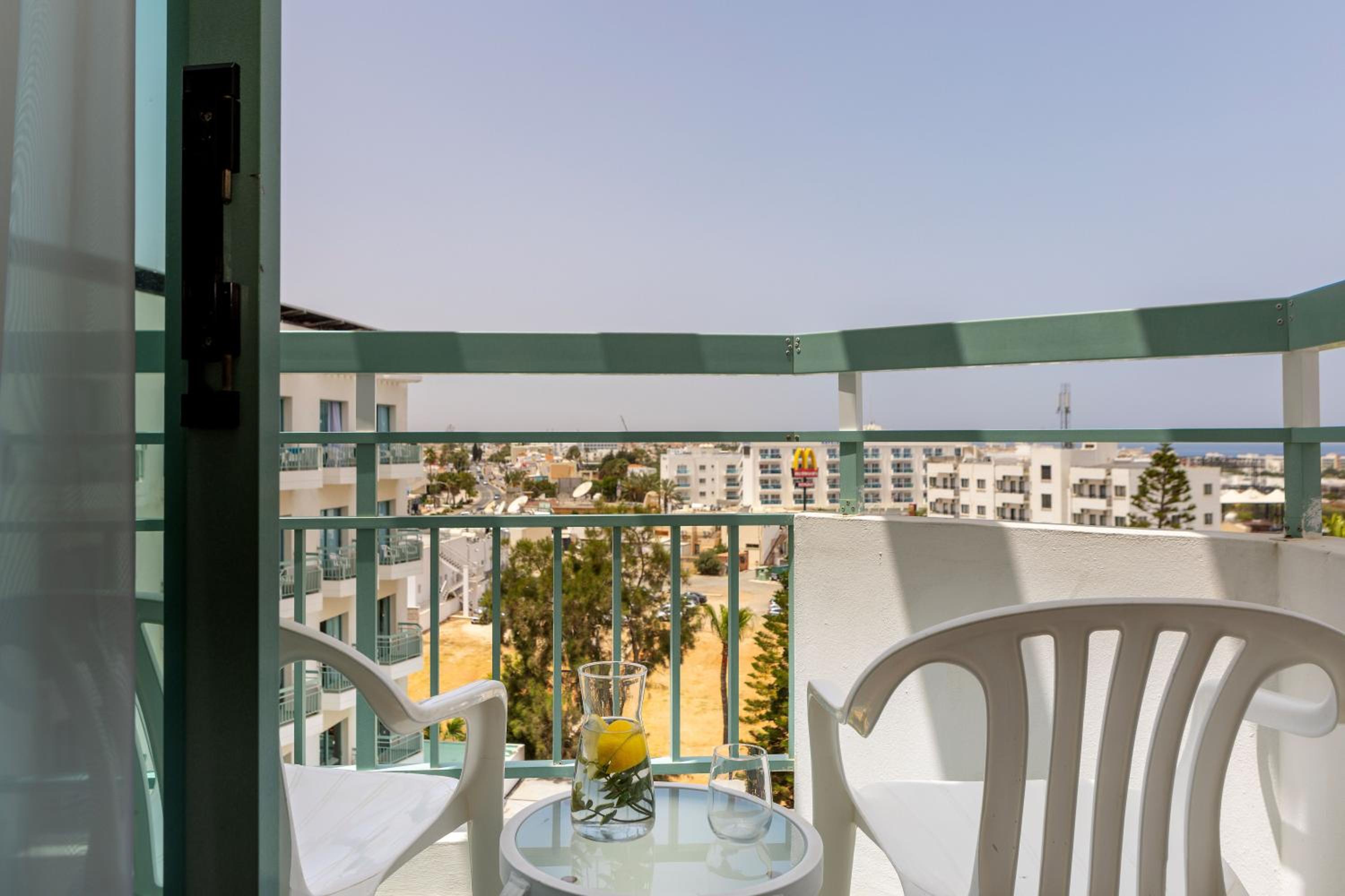 Double or Twin Room with Partial Sea View