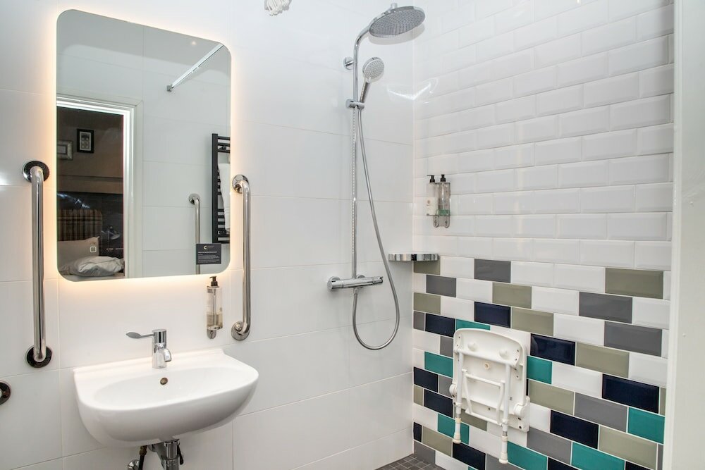 Accessible Queen Room with Wet Room