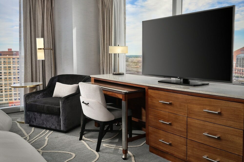Executive Room, 1 King Bed (Hearing Accessible)