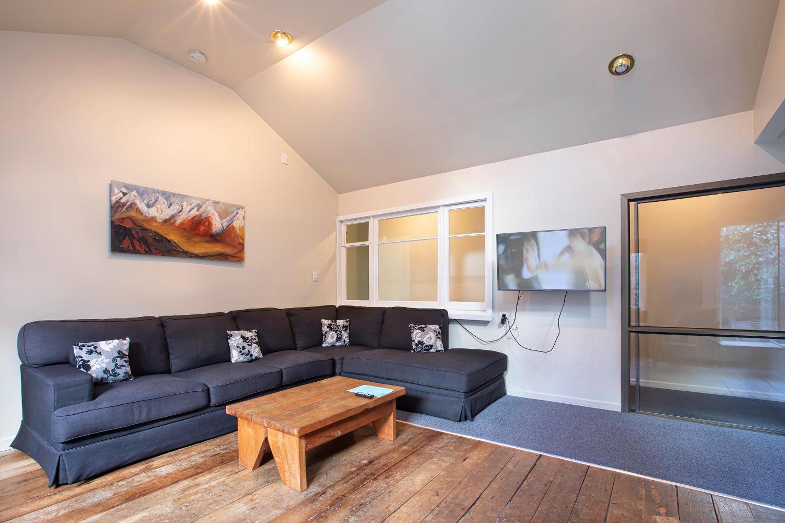 Quadruple Room with Private Bathroom