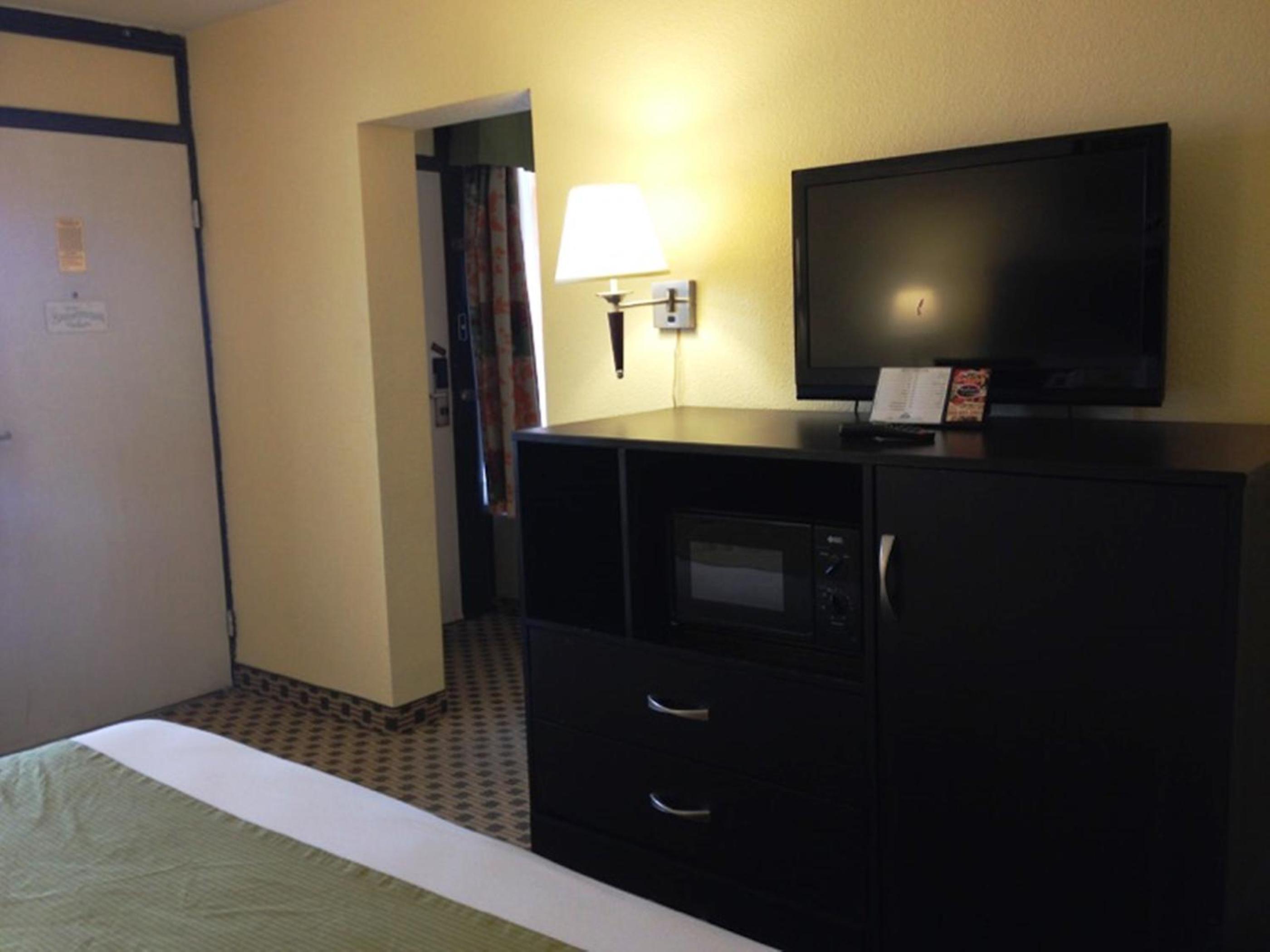 One-Bedroom Business King Suite - Non-Smoking
