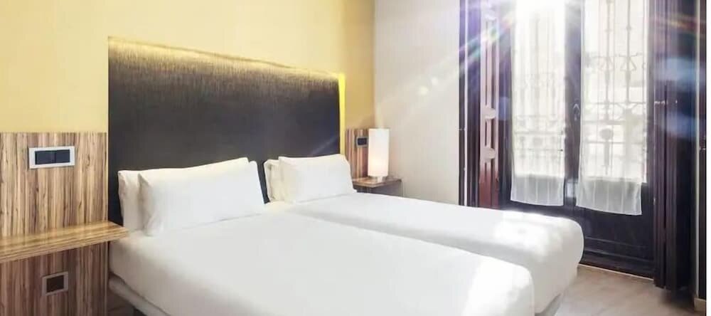 Twin Room, 2 Twin Beds, Courtyard View