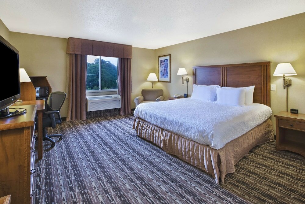 One King Bed, Non-Smoking, Accessible