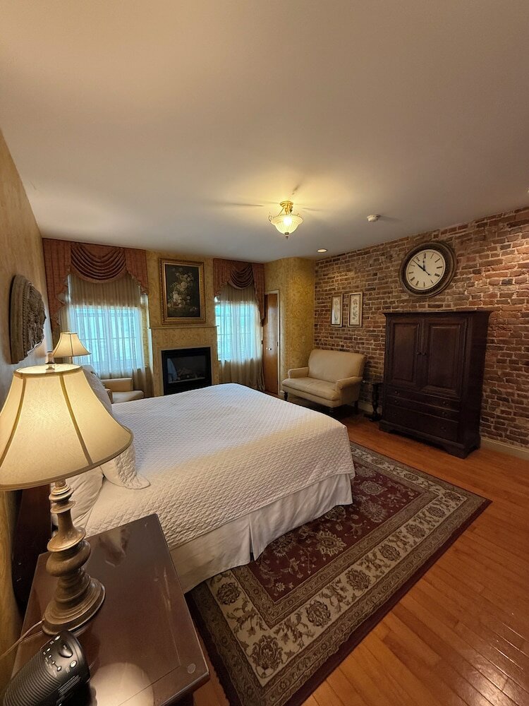 Superior Room, 1 King Bed (Premium ONE KING BED Jacuzzi with Riv)