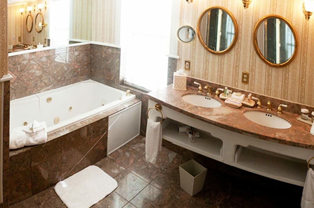 E.E. Nichols Celebrity Suite