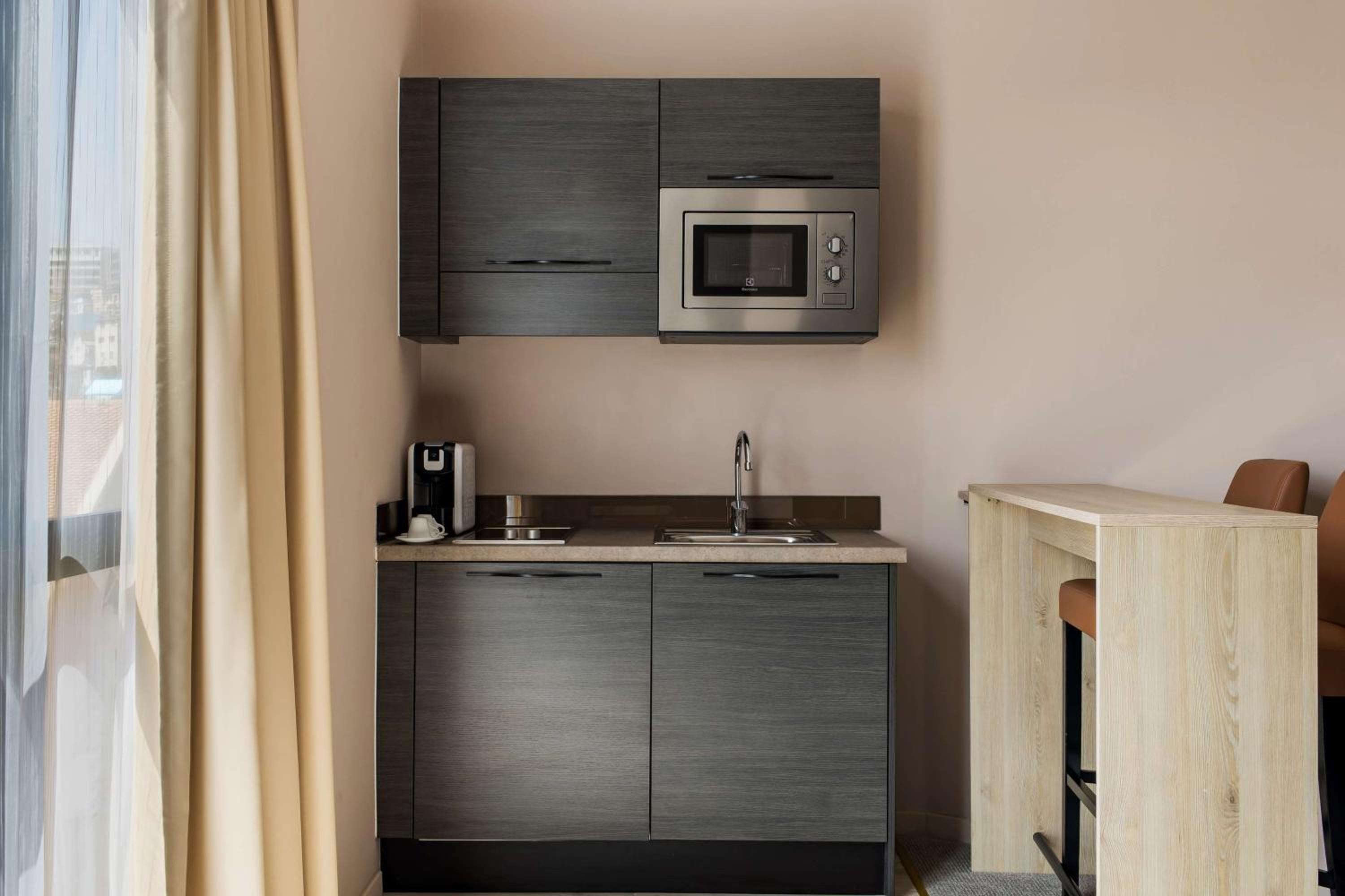 One-Bedroom Superior Apartment with Hill View