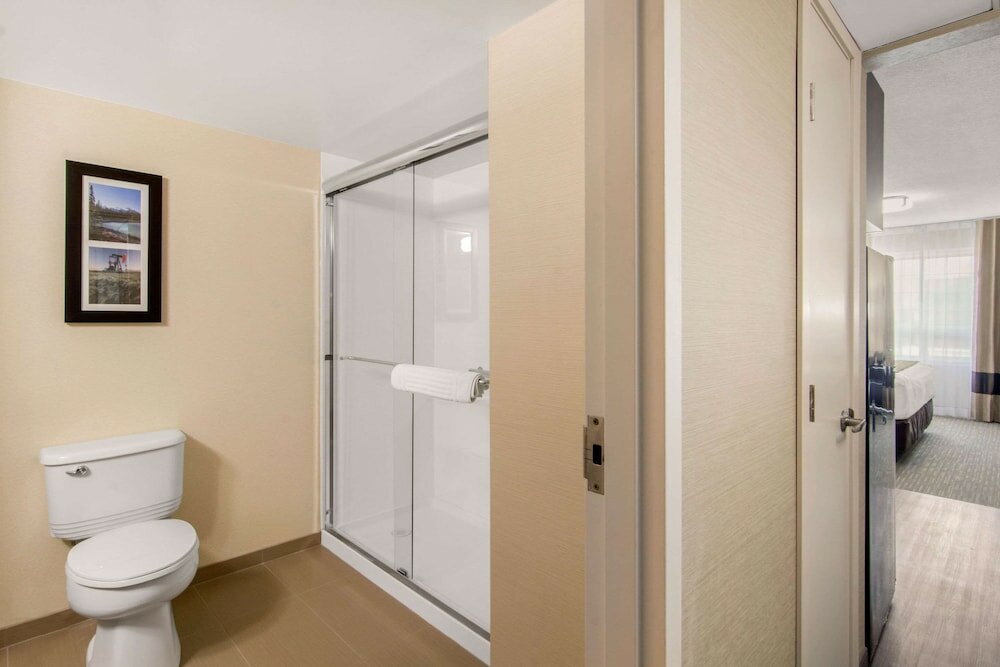 Non Smoking Suite, 1 King Bed, Kitchen