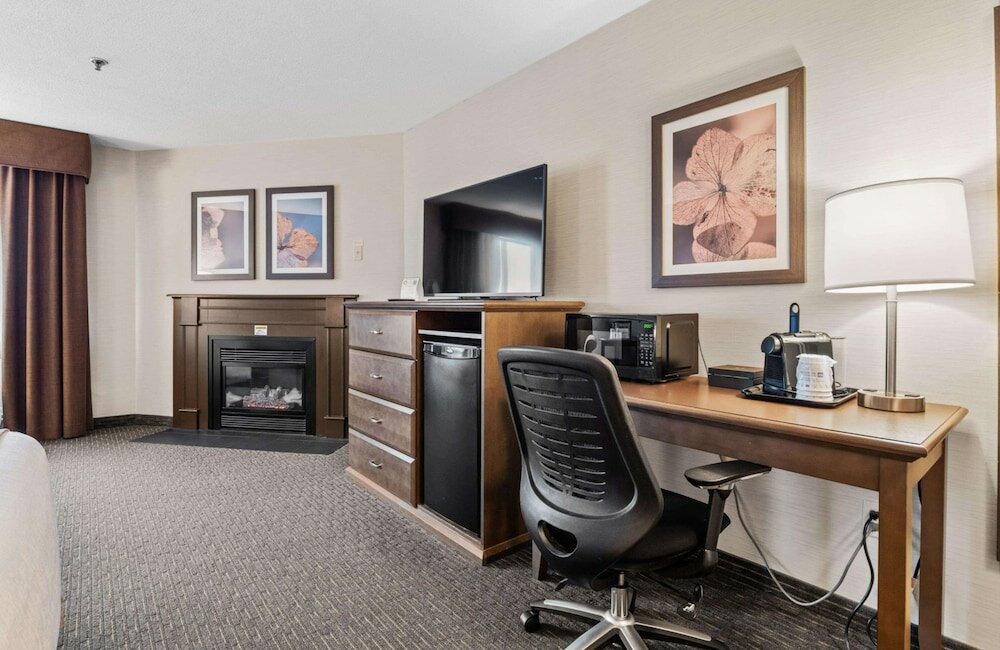 Standard Room, 1 King Bed, Fireplace, Tower