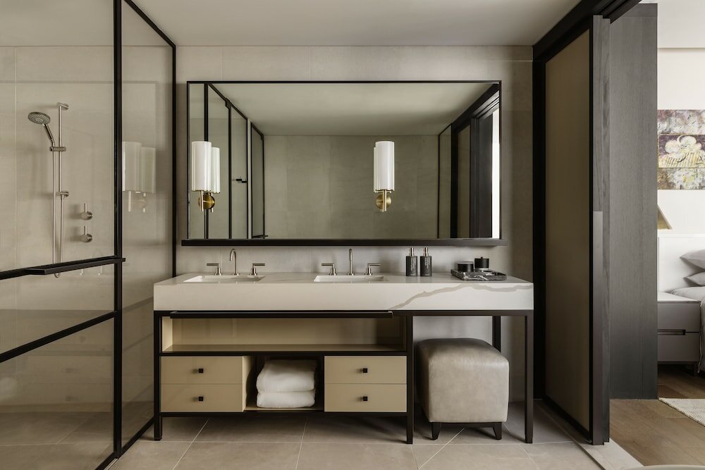 Premier Room, 1 King Bed, Accessible